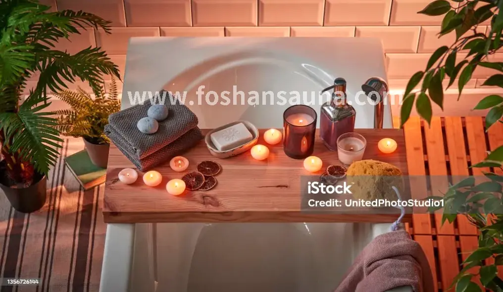 按摩棒按压背部穴位